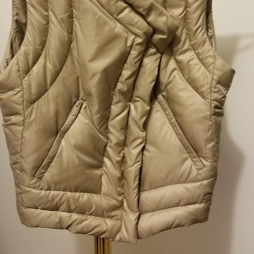BCBG New Gold Puffer Vest - Picture 3 of 9